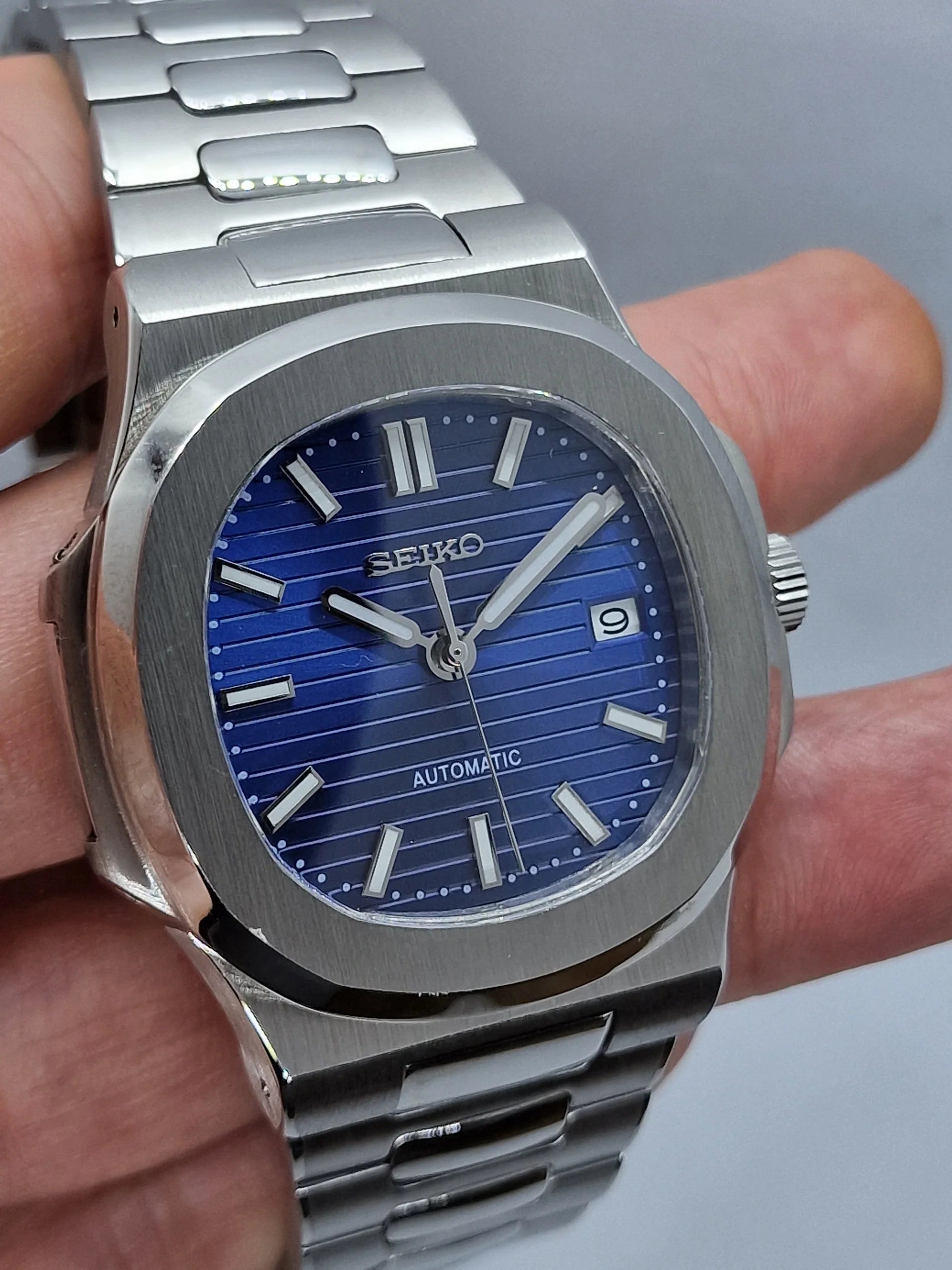 Aquatic Royal Dial