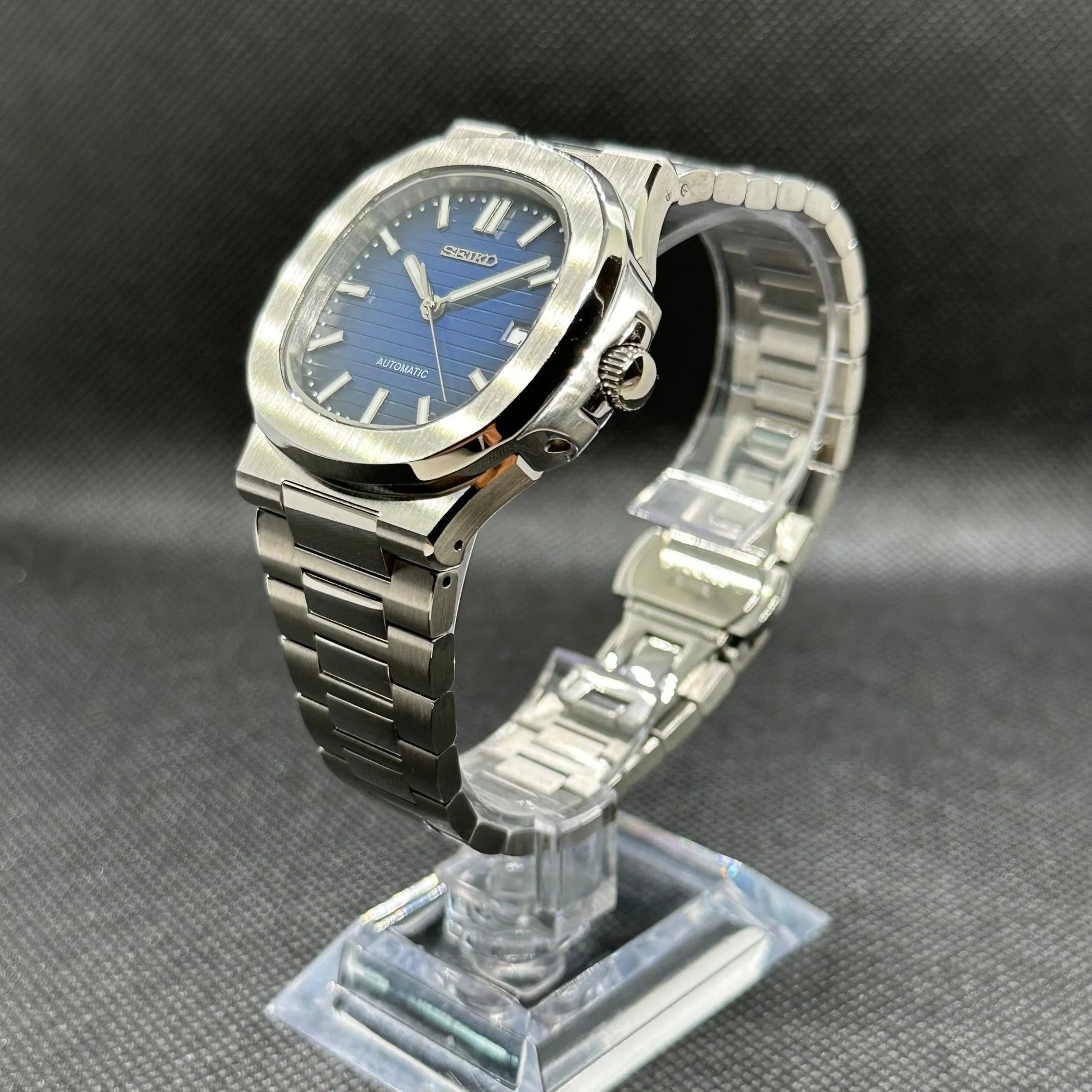 Aquatic Royal Dial